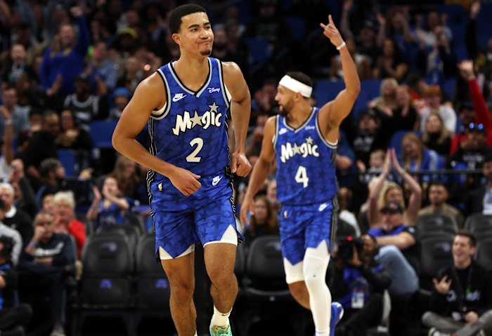 Caleb Houstan (2) made four 3-pointers against the Thunder.